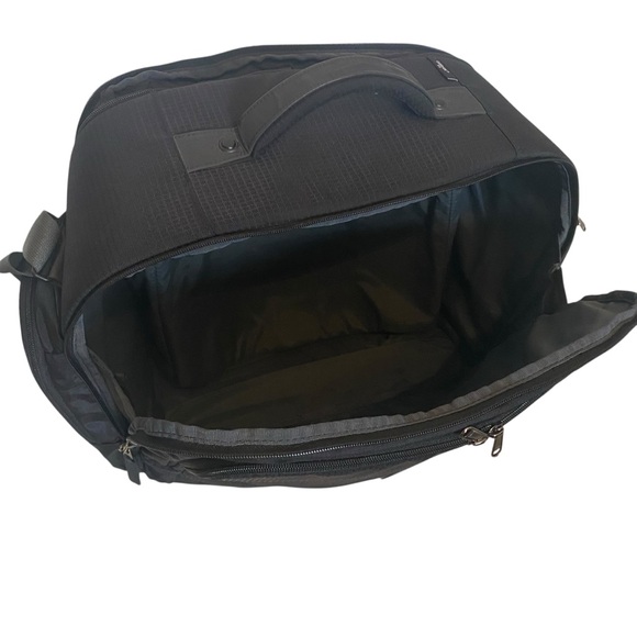 Eagle Creek CarryOn ES Travel Bag Shoulder Strap Black Laptop Travel Zip Around - Picture 8 of 10